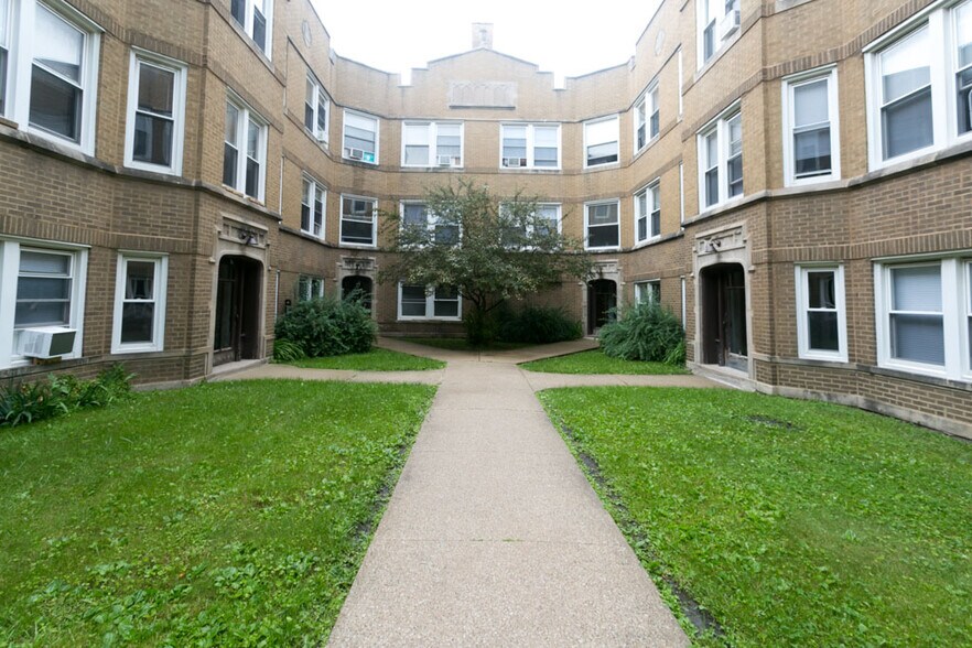 Primary Photo - 4828 W Addison St