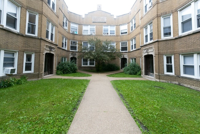 Building Photo - 4828 W Addison St