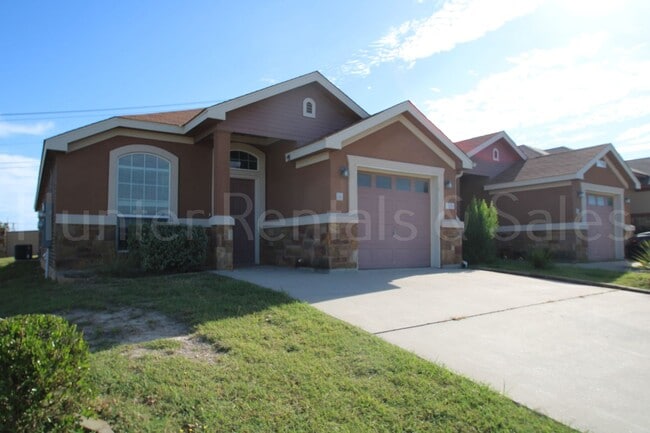 Building Photo - Luxury Duplex Close to Texas A&M-Central T...