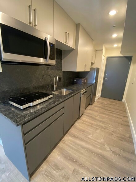 Building Photo - 1028a Commonwealth Ave