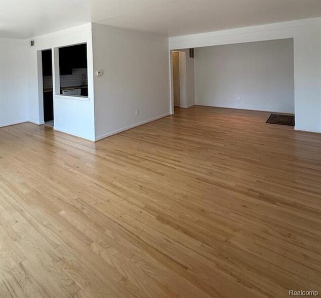 Building Photo - 458 Fox Hills Dr S