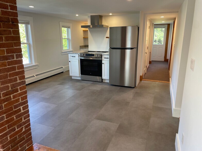 Kitchen - 13 Middle St
