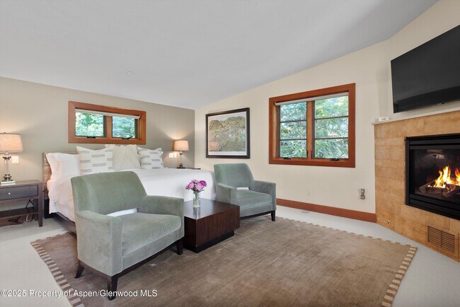 Building Photo - 714 S Galena St