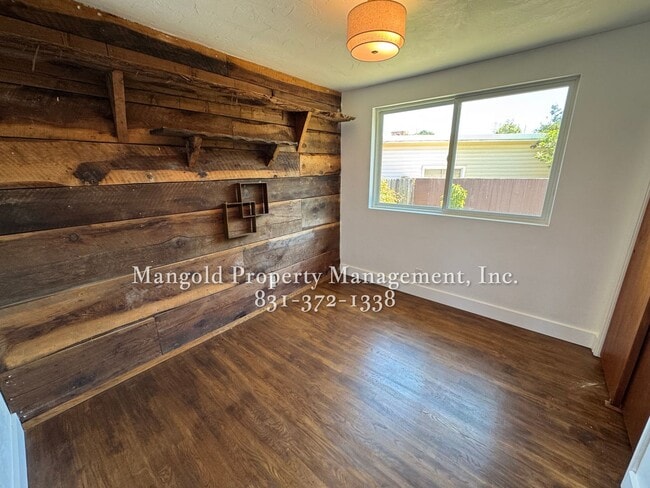 Building Photo - Fully Updated 3-Bedroom Home with Spacious...