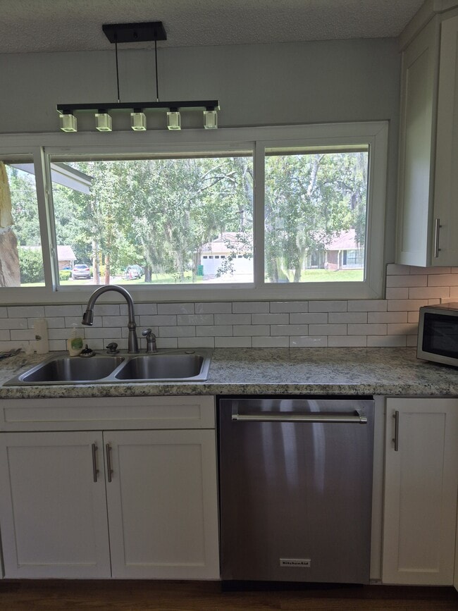Building Photo - 207 Brookview Terrace