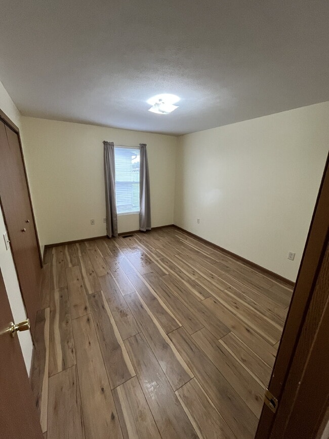 Building Photo - 1352 Campbell Rd