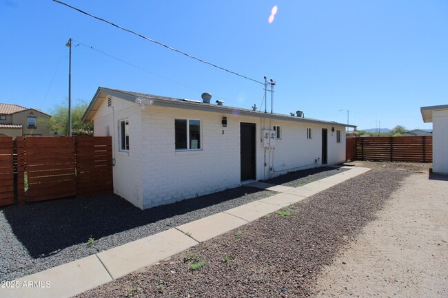 Building Photo - 802 S 11th Ave