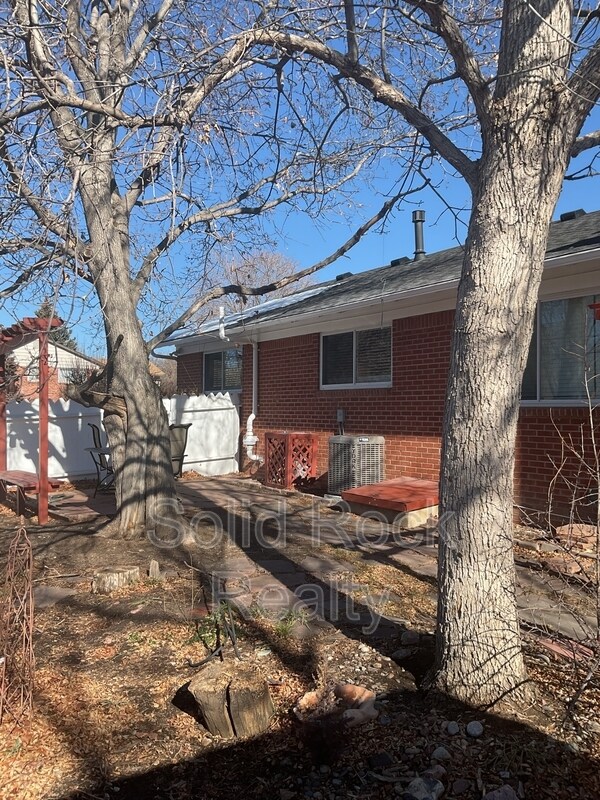 Building Photo - 1810 Yuma St