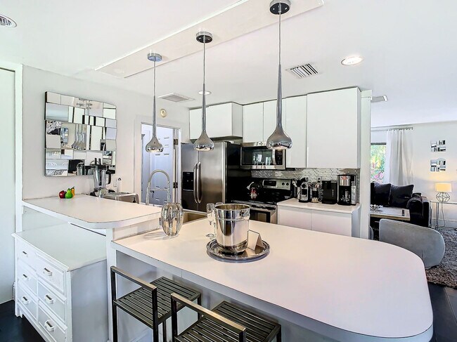 Building Photo - 5700 Saddlebrook Way