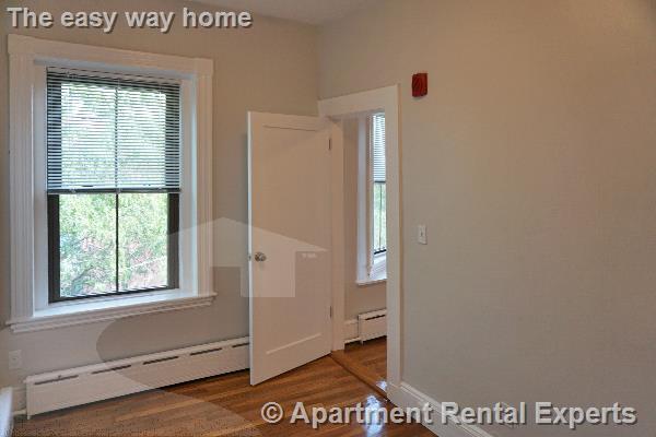 Building Photo - 114 Willow St