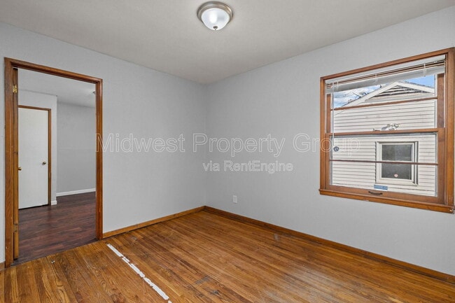 Building Photo - 405 Cameron Rd