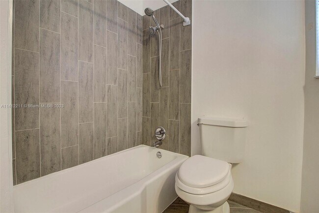 Building Photo - 1611 NE Miami Gardens Dr