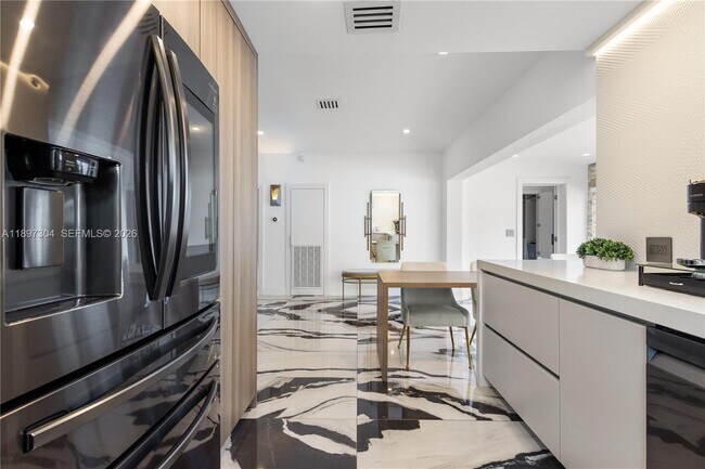 Building Photo - 1544 Michigan Ave