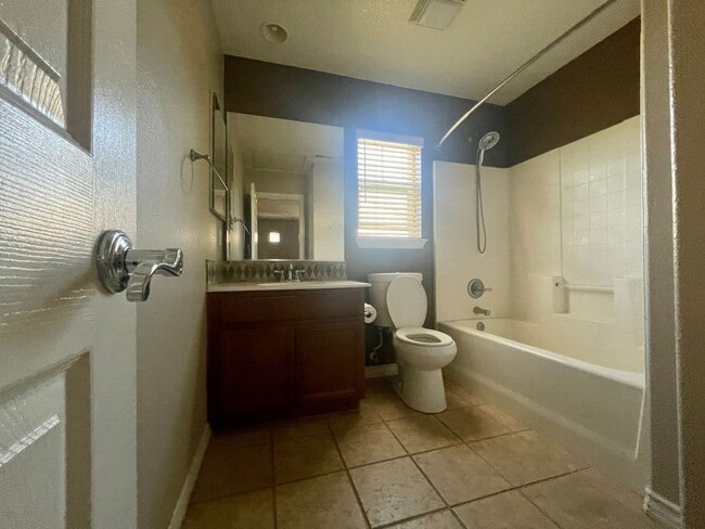 Building Photo - Glenwood, Riverside Gated Community