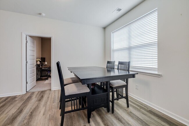 Building Photo - 161 Holloway Hl