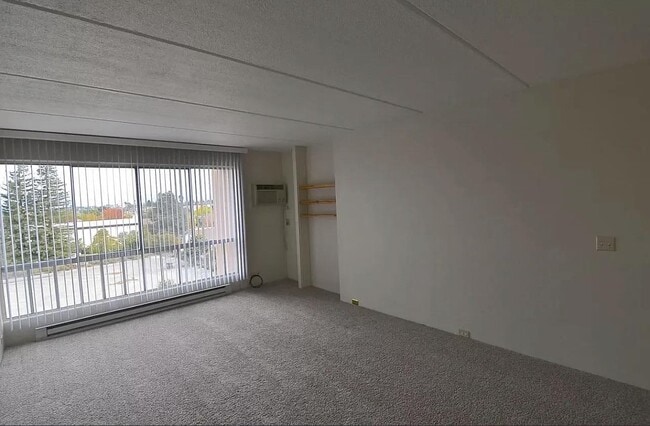 Building Photo - 1700 Civic Center Dr