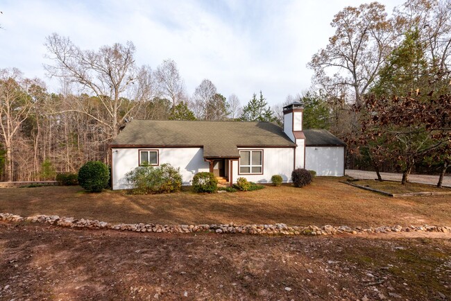 Primary Photo - Oconee Country Living on 8+ Acres w/ Full ...