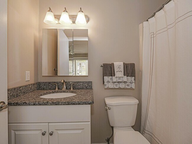 Building Photo - 73 Royal Oak Ct