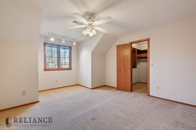 Building Photo - 220 N Yale Ave