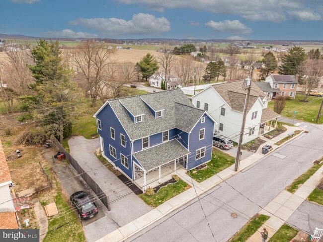 Building Photo - 411 James St