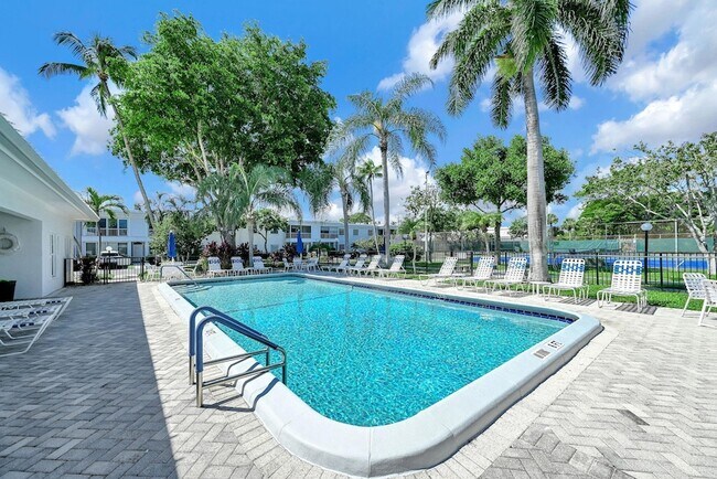 Building Photo - 6279 Bay Club Dr