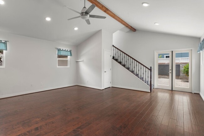 Building Photo - Crown Point 4Bed 3Bath (2 Primary suites) ...