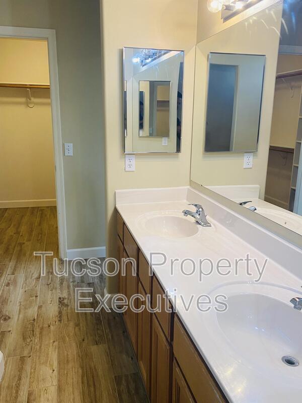 Building Photo - 9599 N Crestone Dr