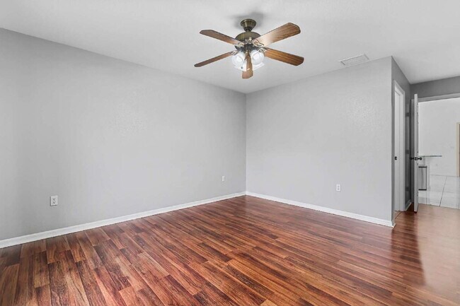 Building Photo - Updated 3BR Home with Fenced Backyard & Great Kitchen