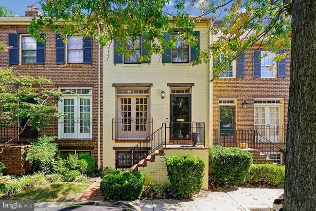 Building Photo - 1223 Michigan Ct