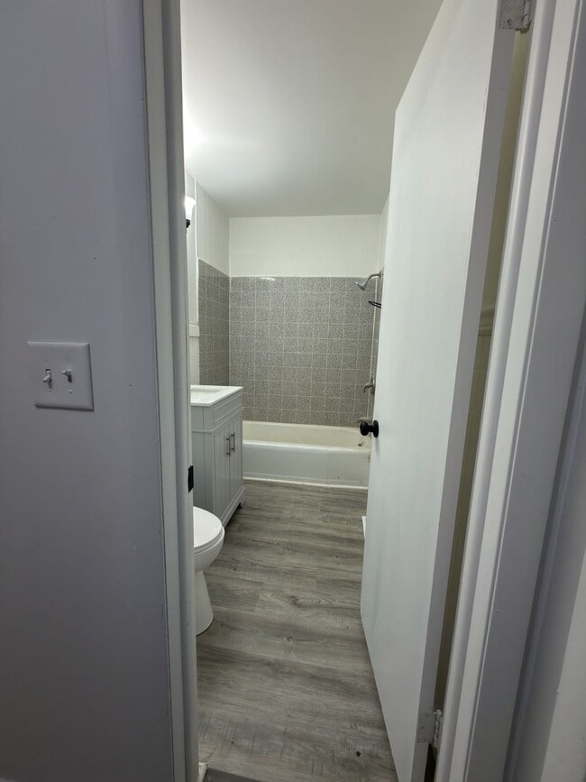 Building Photo - 312 Hill St