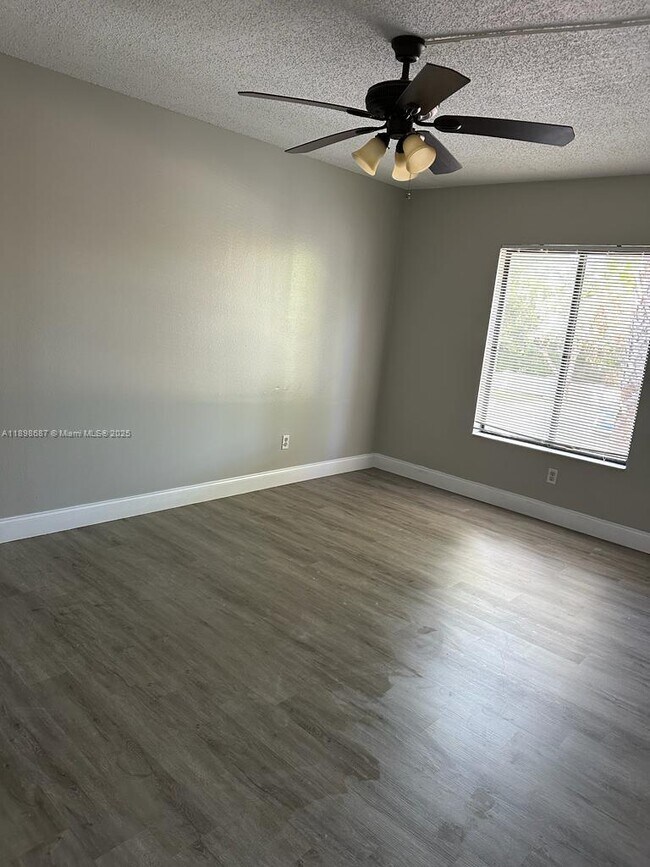 Building Photo - 8215 Sun Spring Cir