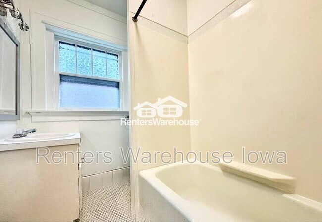 Building Photo - 3612 Ingersoll Ave