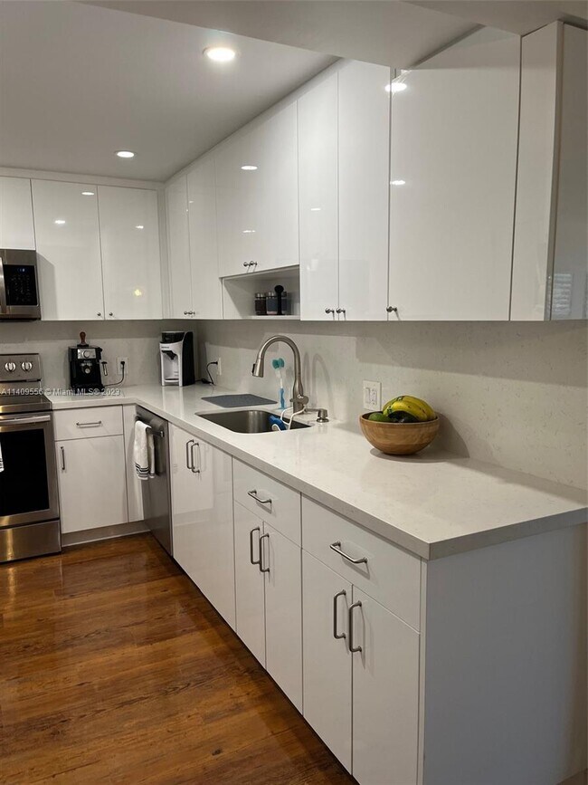 Building Photo - 13155 Ixora Ct