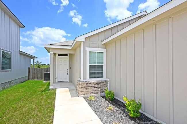 Building Photo - 2943 Angelou St
