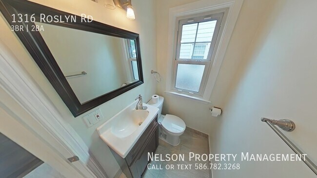 Building Photo - 1316 Roslyn Rd