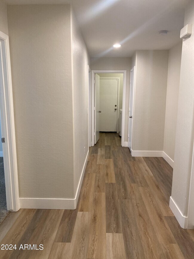 Building Photo - 1755 W Desert Canyon Dr