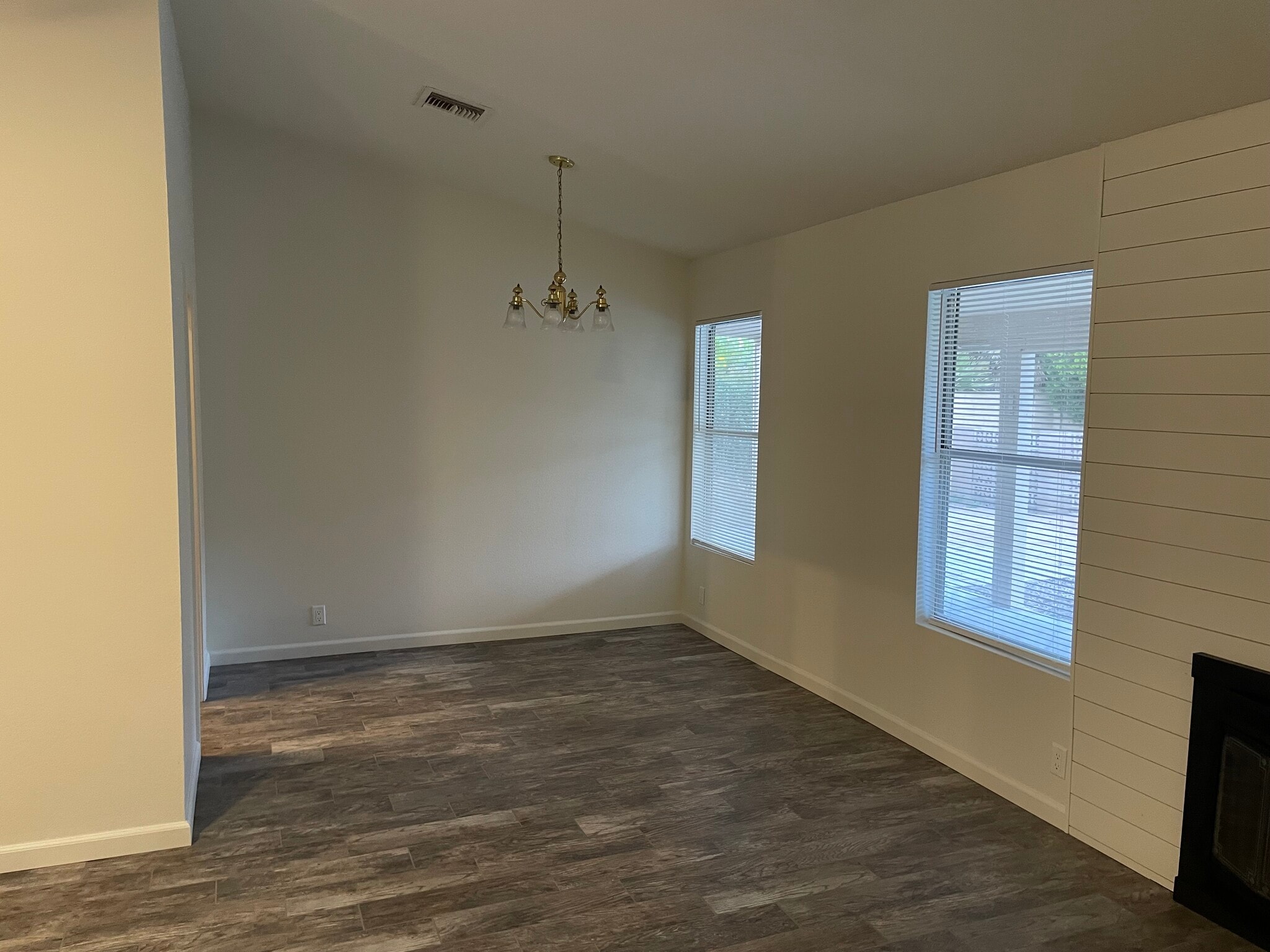 Building Photo - 8038 E McLellan Blvd