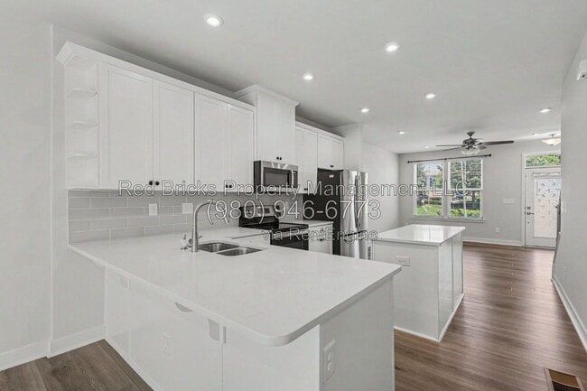 Building Photo - 1007 Simcoe Ln