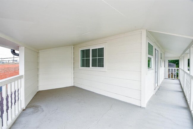 Building Photo - 2509 Oakcliff St