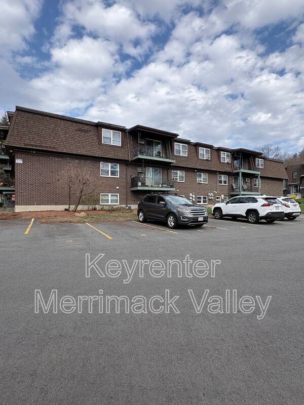 Building Photo - 700 Robbins Ave