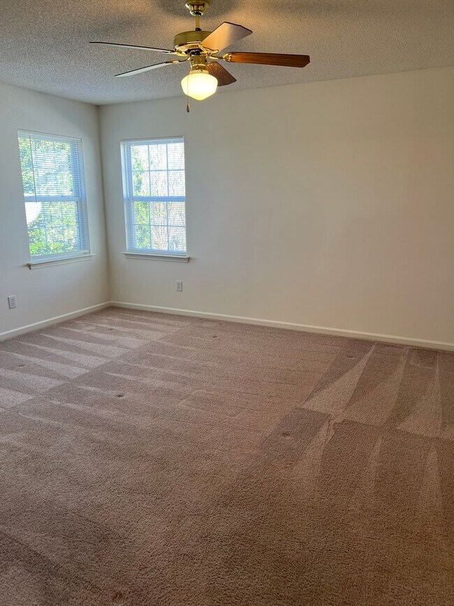 Building Photo - 162 Springwood Ln