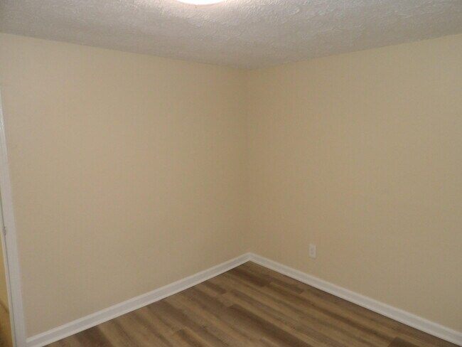 Building Photo - 307 Henry St