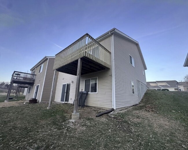 Building Photo - Beautiful Town Home + Deck & Patio + Easy Highway Access to Fort Riley + Washer & Dryer Included!...