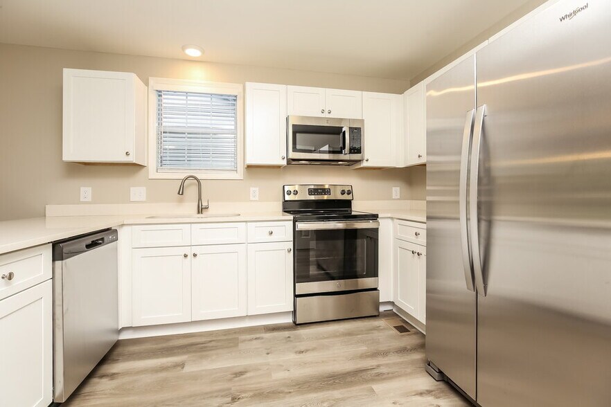 Building Photo - 5921 Belle Oaks Pl