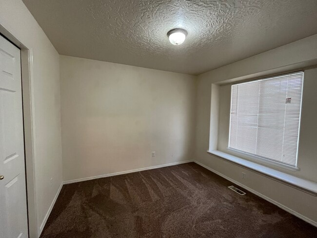Building Photo - 11829 Shelburne St