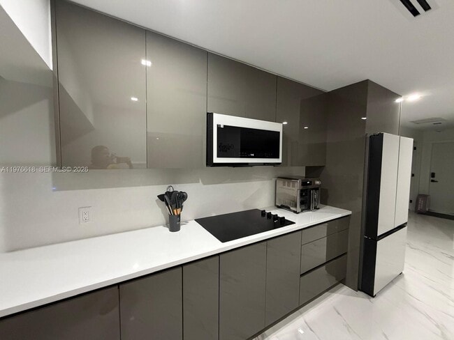 Building Photo - 103 Tropicana Dr