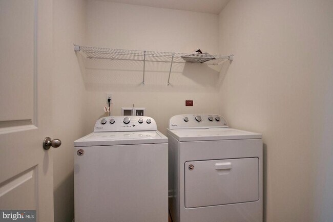 Building Photo - 43428 Robey Sq