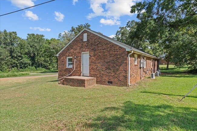 Building Photo - 61 Carver St
