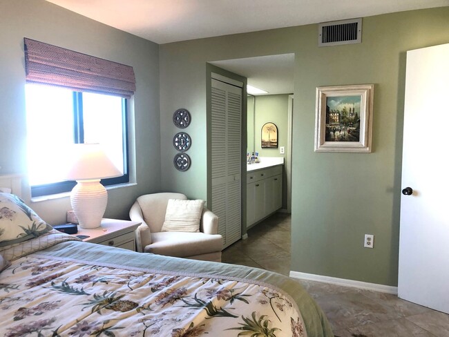 Building Photo - Venice, FL 2BR/2BA Condo in a Gated, Gulf ...