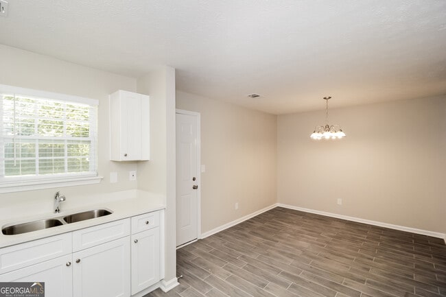 Building Photo - 7985 E Field Dr